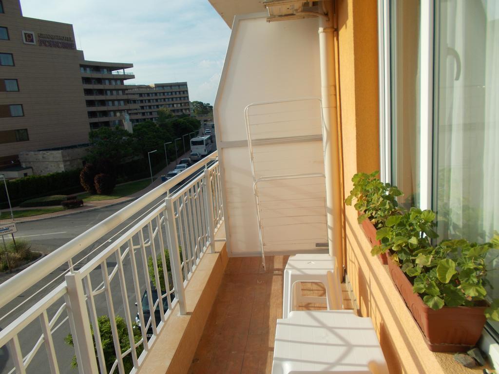 Apartamenti Zhelezovi Pomorie Exterior photo