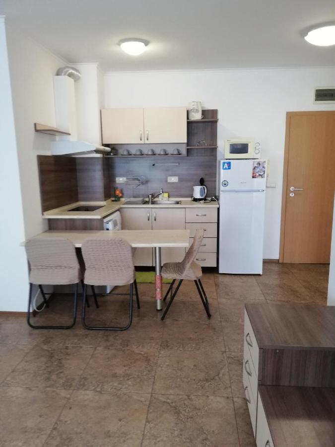 Apartamenti Zhelezovi Pomorie Exterior photo