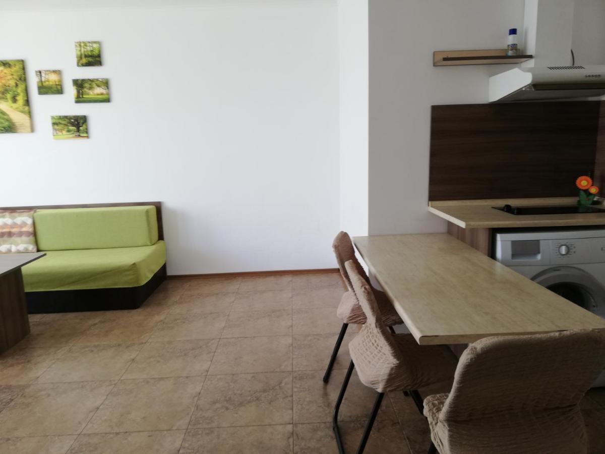 Apartamenti Zhelezovi Pomorie Exterior photo