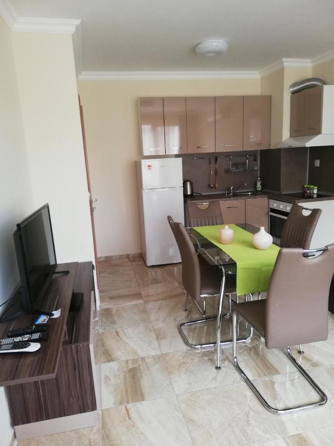 Apartamenti Zhelezovi Pomorie Exterior photo